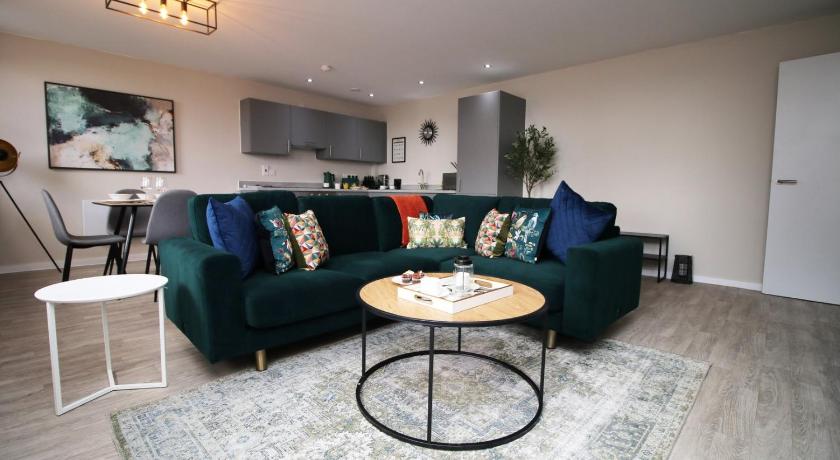 Elegant 2BR w/ Pool Table in Prime Location
