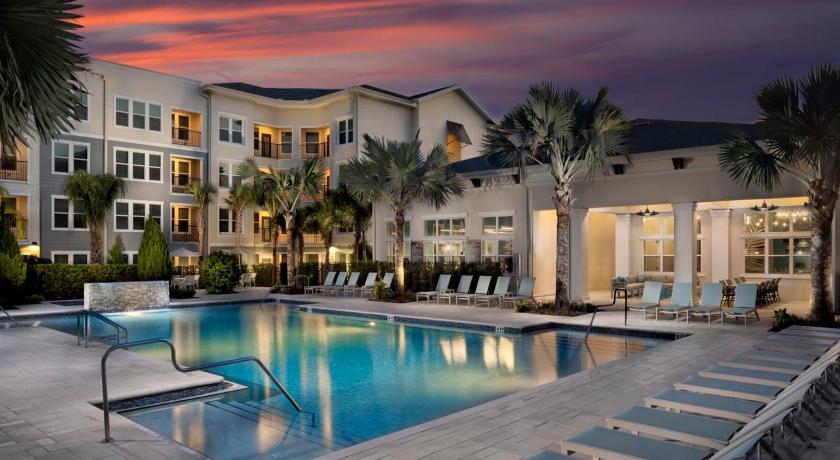 Resort Style - POOL View - HOTUB - Moffitt - Pet - Mid Term Rental - Gated - Gym - Wifi - USF - Elev