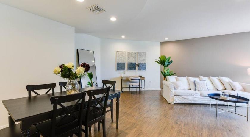 Lavish Living Lux Marina Views