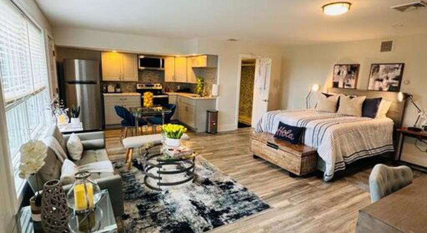 MarYan Spacious Studio Apartment with full kitchen and free wifi