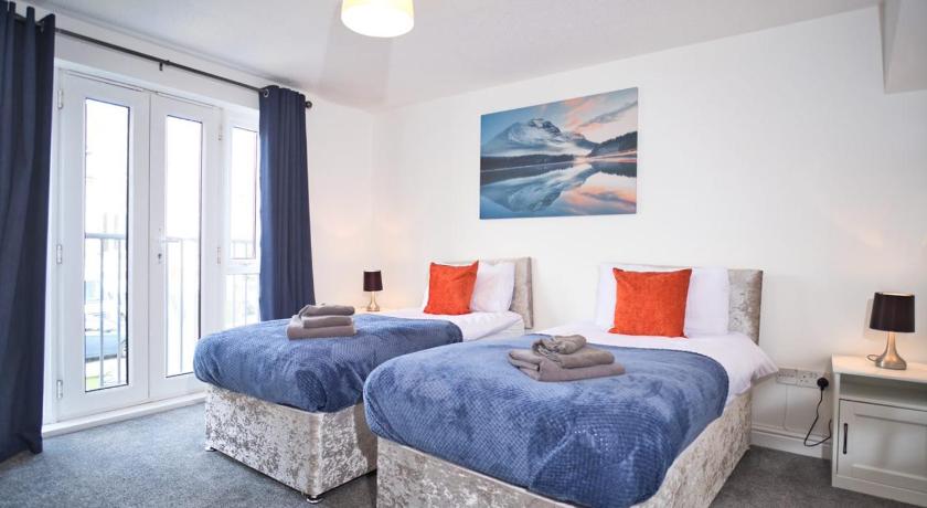 St Kats Mews 4 bed with parking