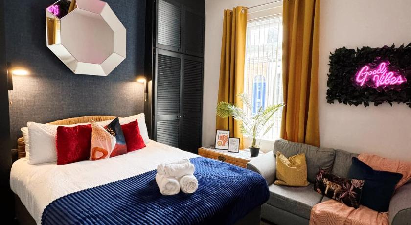 A&A Luxury Stay Rosedale St - Chic, Modern, City Centre, Neon Decor