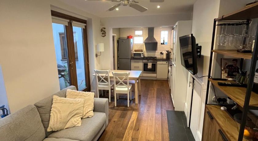 Comfy stay in Wandsworth Town