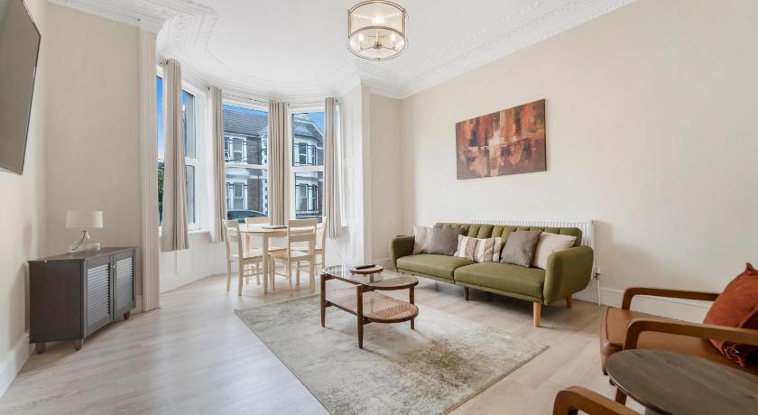 Modern Two Bedroom Central Flat