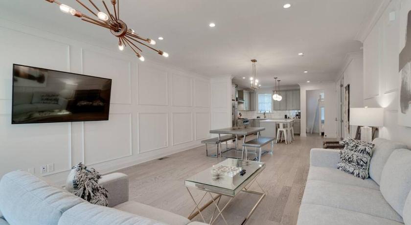 Rooftop Fun, Walk to the Gulch and 12th S near Broadway