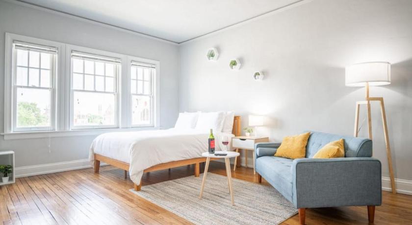 VIBES ON MAIN - Modern Chic Studio in Downtown