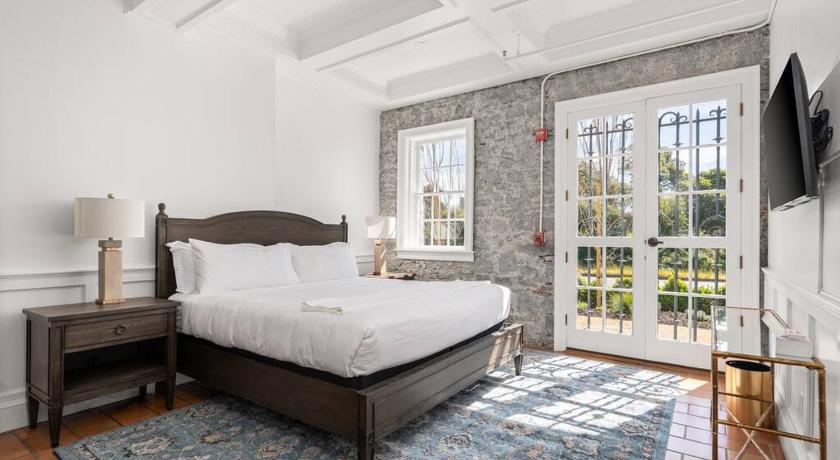 Stonehouse Inn, Santa Rosa - Private King Suite # 3