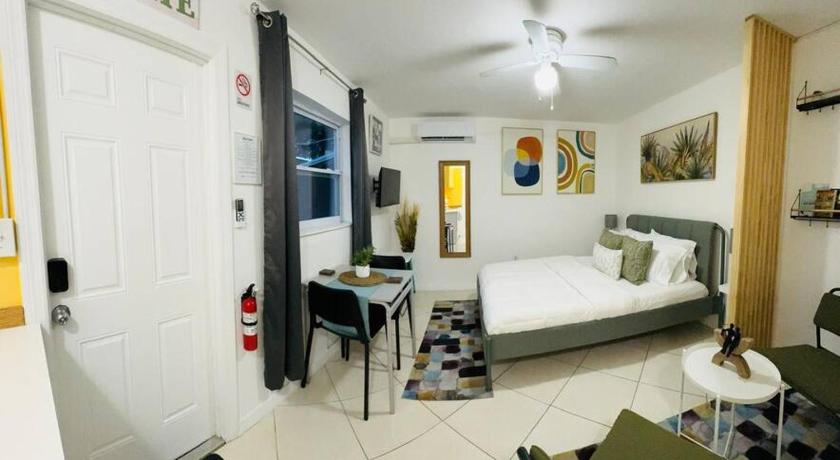 Studio with Terrace Near Hard Rock-Patio