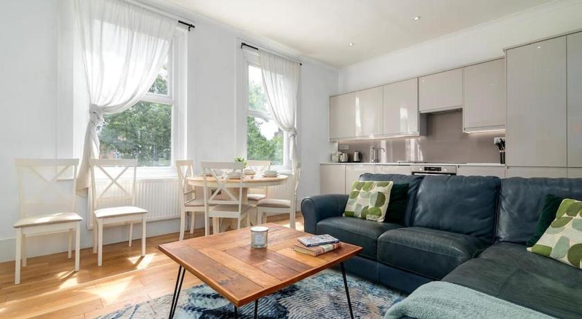 Modern Spacious 2 Bedroom Flat near Richmond Park