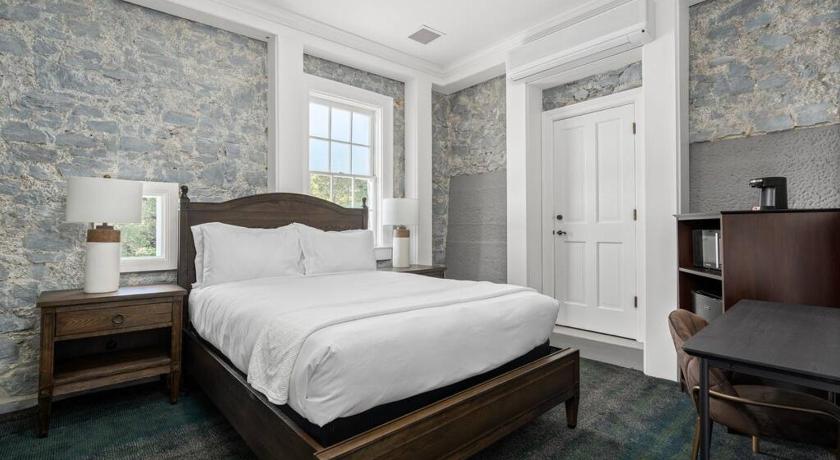 Perfect Santa Rosa Escape at Historic Stonehouse!