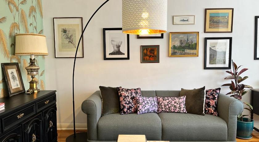 Stunning Flat Burnside Location