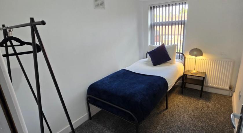 The Grand four bed getaway- Sleeps 9-free on street parking