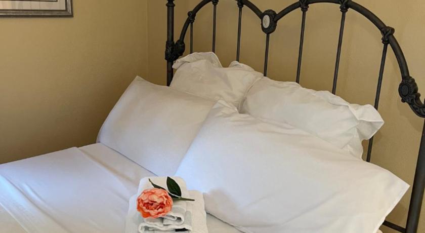Cozy room near Airport & Highway