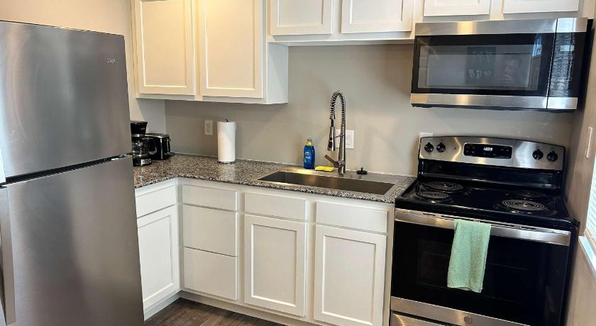 Carter #1 Two bedroom unit near Xavier Downtown