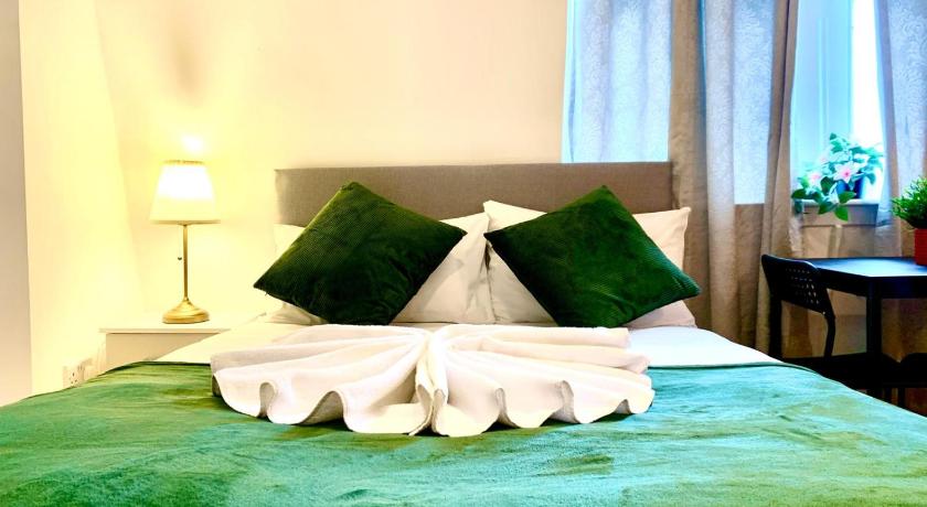 Aldgate East B&B