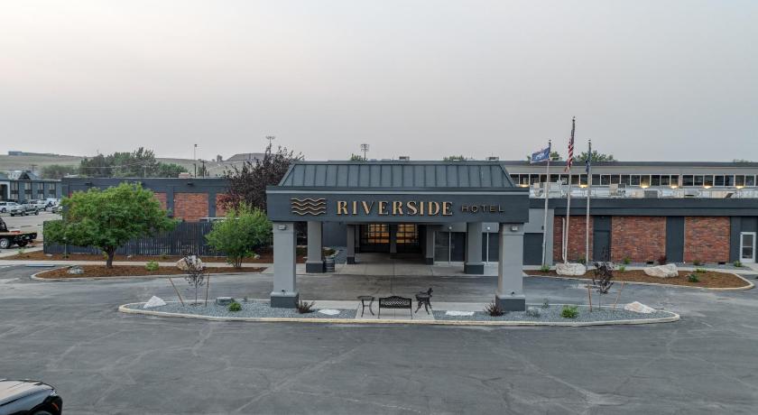 Riverside Hotel