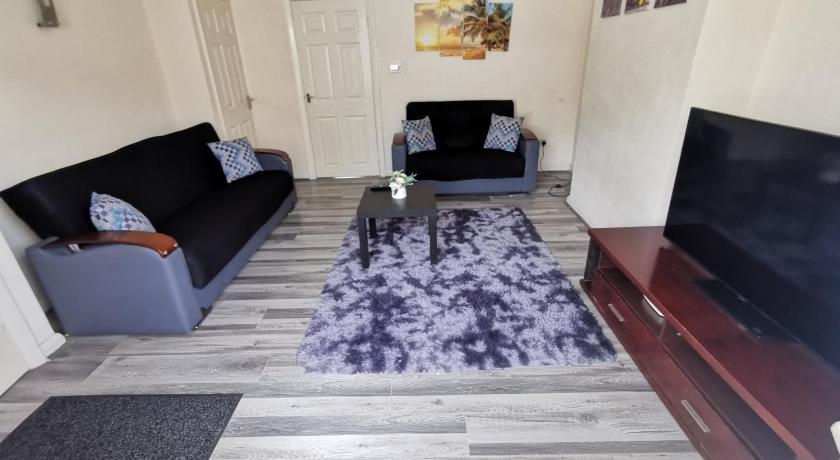 Spacious 3-bedroom home in Birmingham with driveway parking