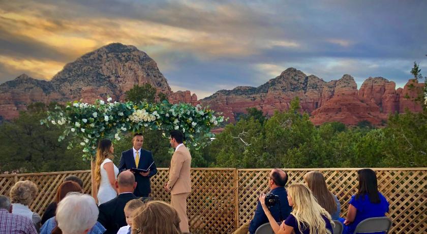 Sedona GETAWAY with Panoramic red rock views