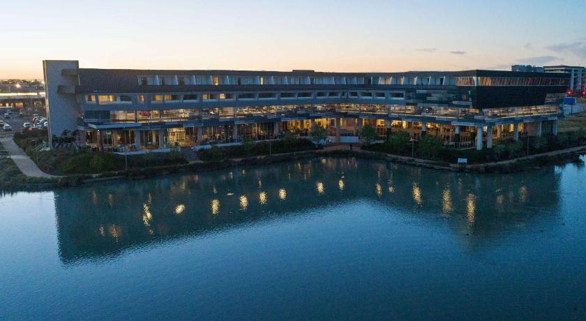 Mercure Melbourne Caroline Springs