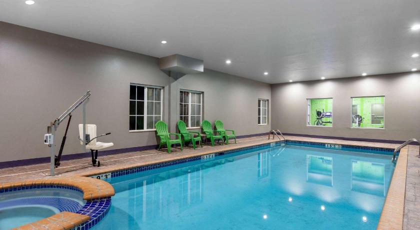 La Quinta Inn & Suites by Wyndham Huntsville Airport Madison