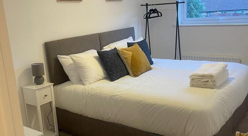 Homely 3-bed home Milton Keynes
