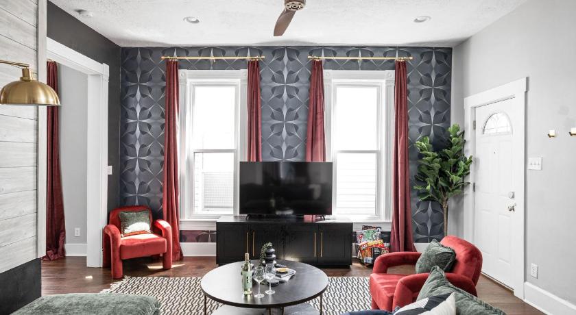 Beautiful House near downtown and fountain square 4BD BBQ Games FirePit