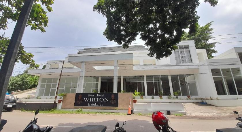 Beach Hotel Wirton Batukaras