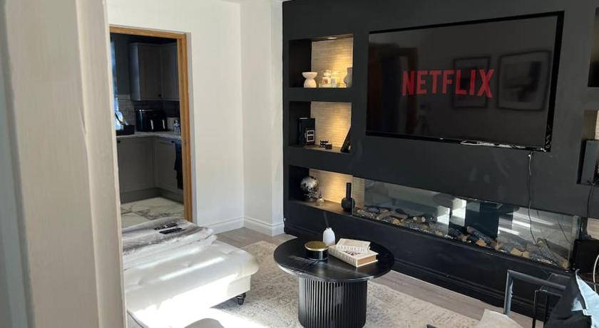 Luxury 2-BR house AO arena & City & Old Trafford