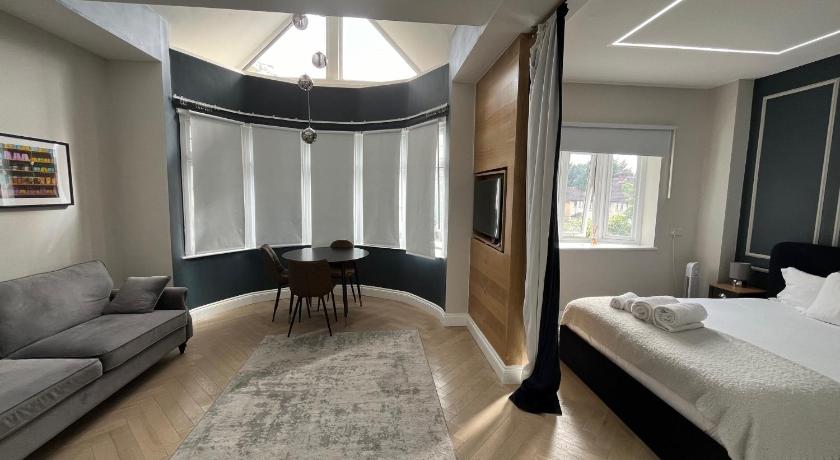 London Studios and Suites