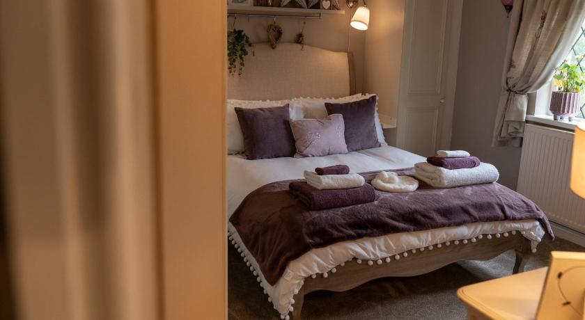 Heather room at field view cottage