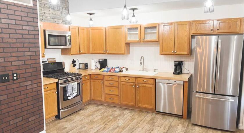 HENDERSON HOME With GREAT AMENITIES