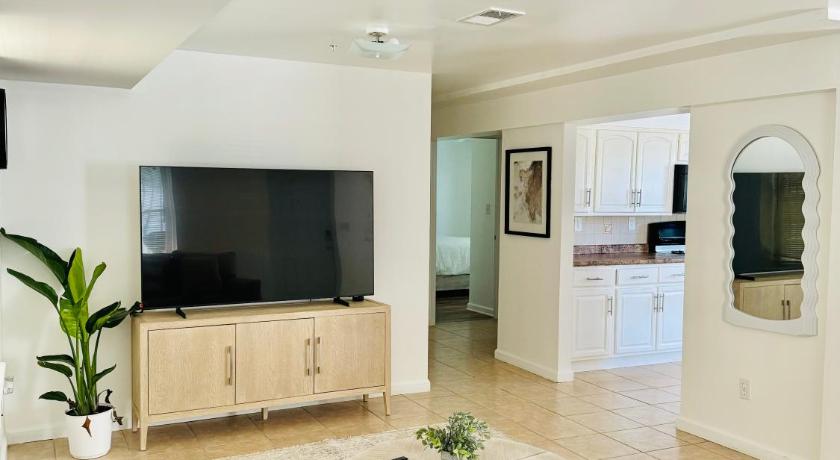 Cozy Evergreen Apartment by Newark Airport