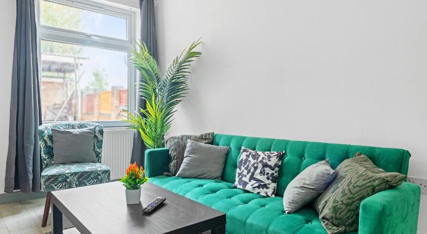 Stanion Luxurious 3 Bedroom Modern House Northamptonshire, Double, Twins, Single, Free Parking, Free