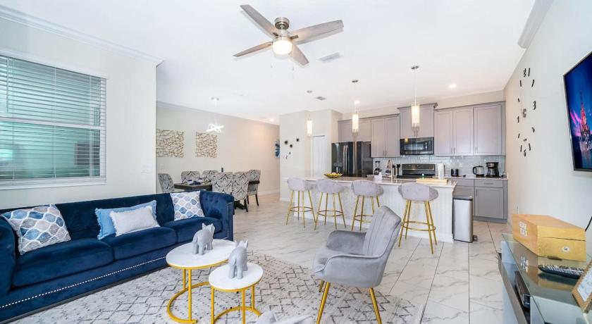 EPIC ENCANTo HOME With Free water park Disney10 miles