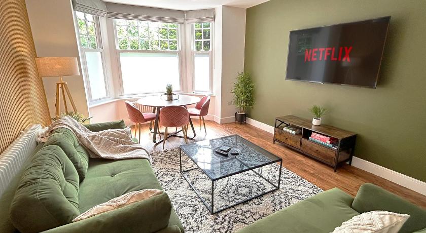 1 Bed & 1 Sofa Bed Alpine Style Ground Floor Apartment