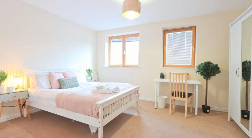 Amazing 2 Bed Townhouse walking distance from Bristol Temple Meads