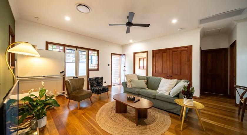 House of Fairy Wren -Charming Queenslander Cottage mins drive to Brisbane CBD and Gabba Stadium!