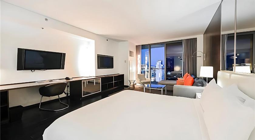Palms Place