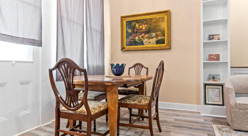 610 Franklin - Downstairs - 2 Bed, 2 Bath, Heart of Downtown, Pet Friendly with fee