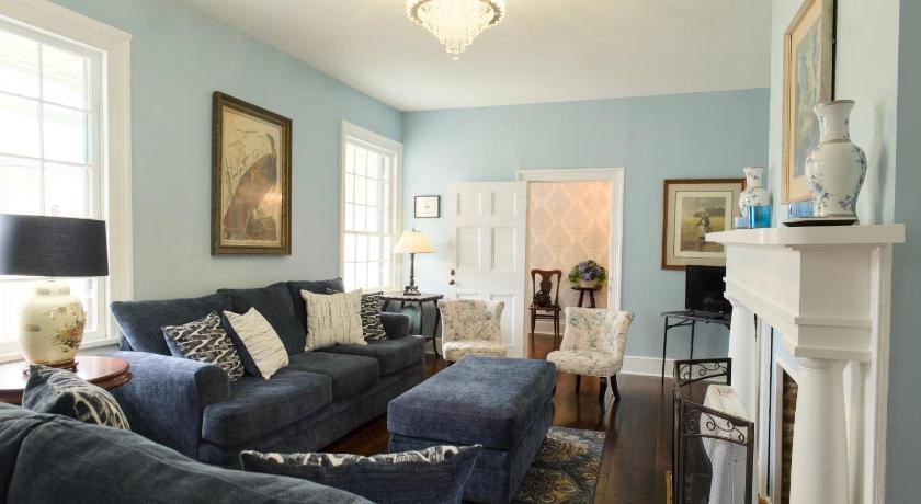 Borum House - 3 Bed, 2 & Half Bath, Full Kitchen, Heart of Downtown Natchez