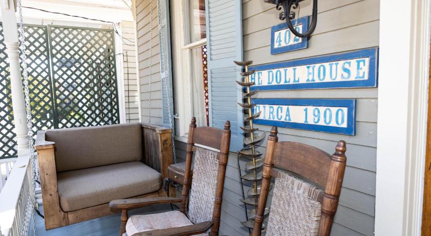 The Dollhouse - 3 Bed, 2 Bath, Walk to Downtown