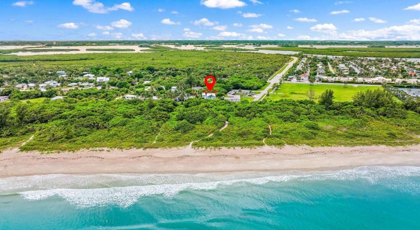 Fort Pierce Coastal Escape 2BD,2BA - Walk to Ocean