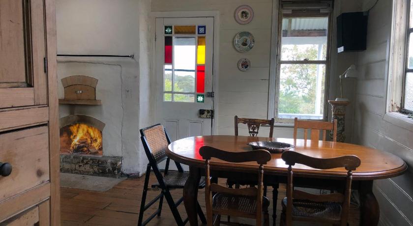 Original 1895 cottage with magnificent uninterrupted views of valley