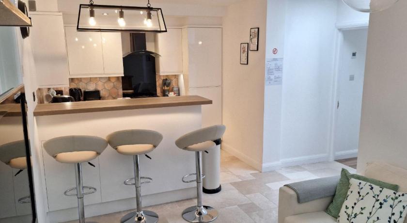 NEW 3 bedrooms Flat in Ashford near Heathrow