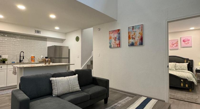 DT Dallas l 2BD COZY ABODE l 5 Min from Love Field