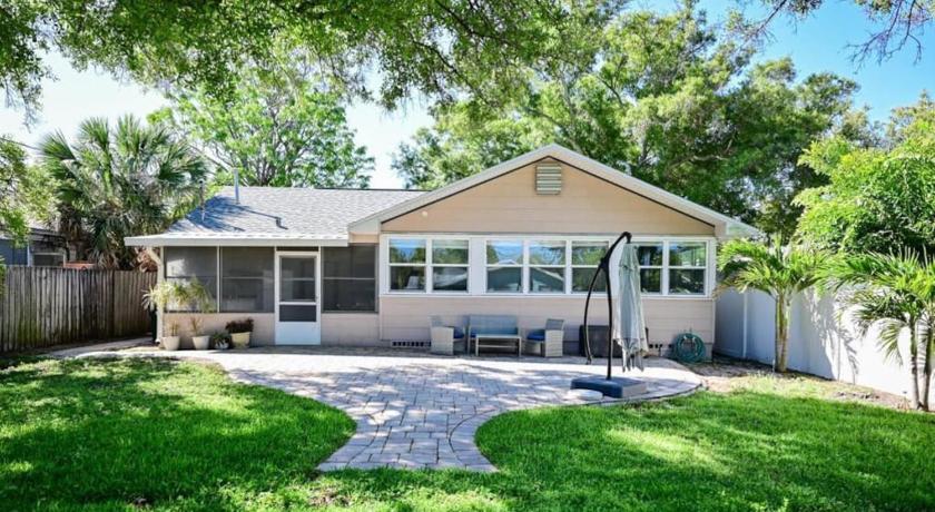 Charming Florida cottage