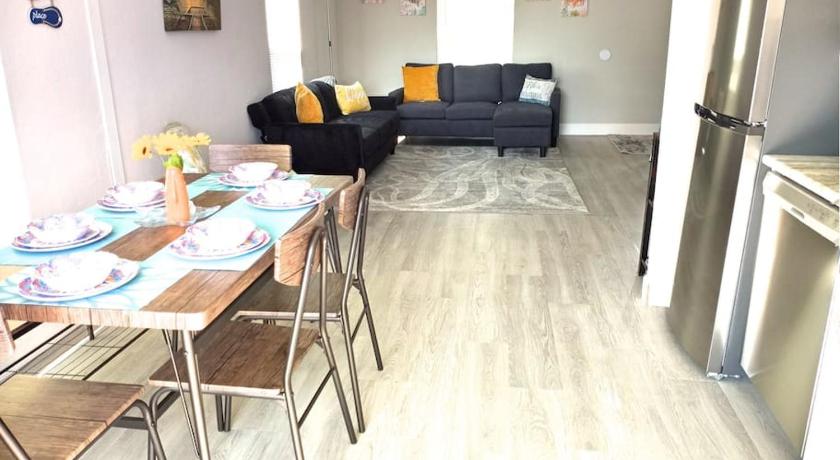 SEASCAPE COZY BEACH HOME only half mile TO OCEAN and BEACH SLEEPS 6