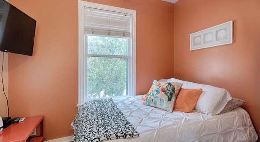 Centrally located Cozy Tiny Loft, Near ACL, SXSW, Zilker, 6th Street