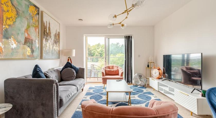 Stylish Station Apartment in Rochester with Free Parking