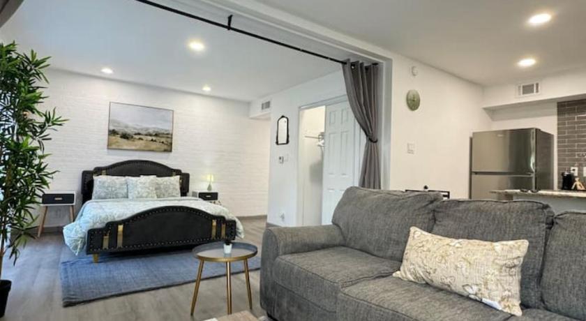 DOWNTOWN Dallas COZY ABODE 5 Min from Love Field 1BD